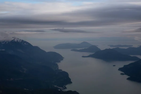 Vista Aérea Howe Sound Durante Una Noche Nublada Tomado Cerca — Foto de Stock