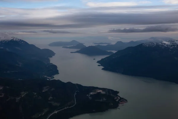 Vista Aérea Howe Sound Durante Una Noche Nublada Tomado Cerca —  Fotos de Stock