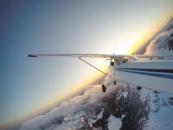 Flugzeug Über Der Wunderschönen Kanadischen Landschaft Während Eines Lebendigen Und — Stockfoto