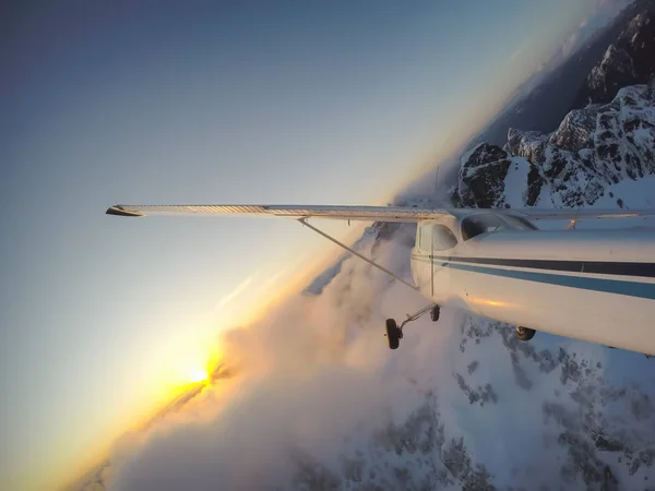 Flugzeug Über Der Wunderschönen Kanadischen Landschaft Während Eines Lebendigen Und — Stockfoto