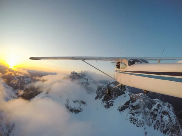 Flugzeug Über Der Wunderschönen Kanadischen Landschaft Während Eines Lebendigen Und — Stockfoto