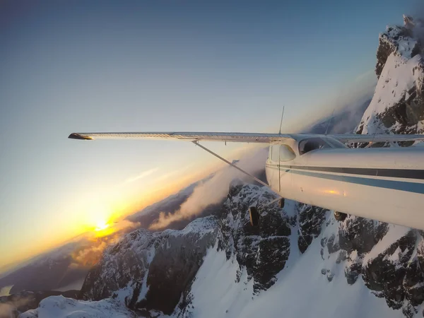 Flygplan Som Flyger Över Det Vackra Kanadensiska Landskapet Livfull Och — Stockfoto