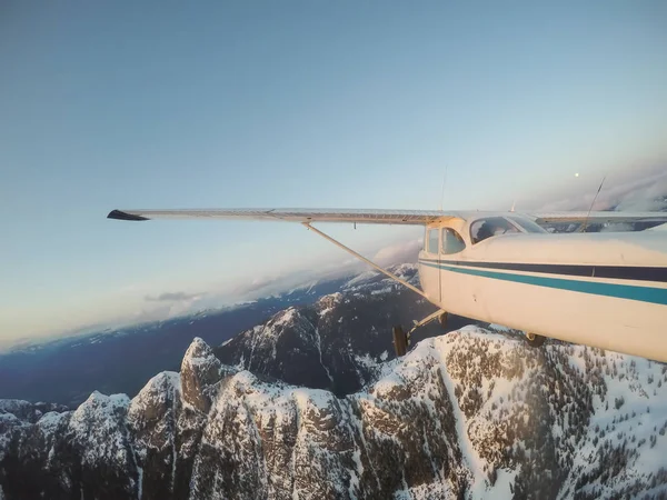 Flugzeug Über Der Wunderschönen Kanadischen Landschaft Während Eines Lebendigen Und — Stockfoto