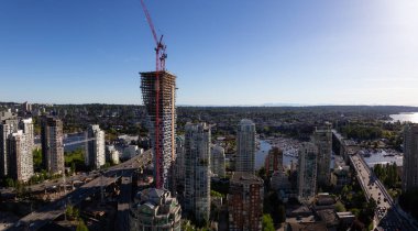 Canlı bir güneşli gün boyunca Modern kentin çarpıcı havadan görünümü. Şehir merkezinde alınan Vancouver, British Columbia, Kanada.