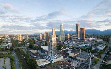 Konut binaları ve şantiyeler Brentwood Mall etrafında hava panoramik manzaralı. Burnaby, büyük Vancouver, Bc, Kanada alınan.