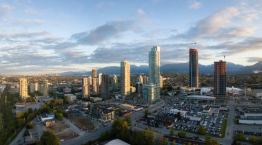 Konut binaları ve şantiyeler Brentwood Mall etrafında hava panoramik manzaralı. Burnaby, büyük Vancouver, Bc, Kanada alınan.
