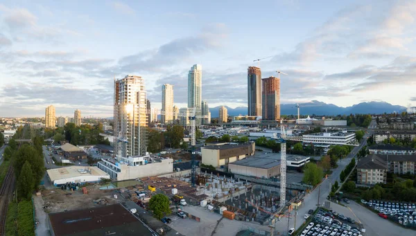 Konut binaları ve şantiyeler Brentwood Mall etrafında hava panoramik manzaralı. Burnaby, büyük Vancouver, Bc, Kanada alınan.