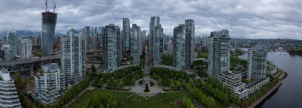 Flygfoto Över Höga Byggnader Downtown City Grumlig Soluppgång Tagit Vancouver — Stockfoto
