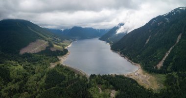 Jones Gölü Hava panoramik manzaralı bir bulutlu gün boyunca. Umut ve Chilliwack, East of Vancouver, Bc, Kanada yakınlarında alınan.