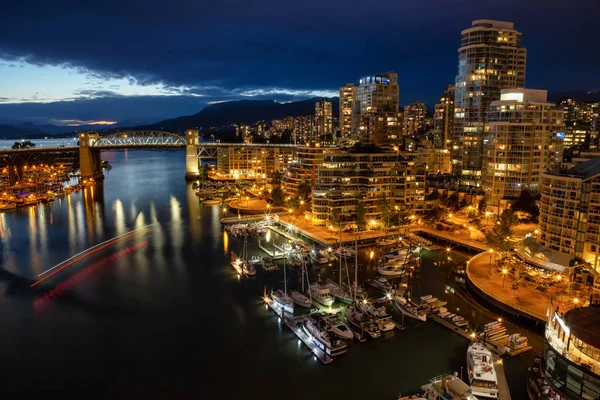 Flygfoto Över Downtown City Molnig Natt Efter Solnedgången Tagit Vancouver — Stockfoto