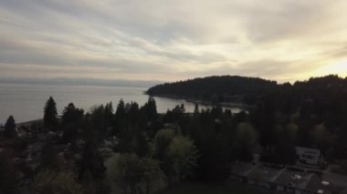 Joffre Gölü, British Columbia, Kanada Buzulu suda bir yansımasıdır güzel manzara.