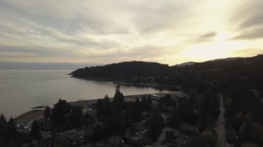 Joffre Gölü, British Columbia, Kanada Buzulu suda bir yansımasıdır güzel manzara.