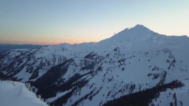 Güzel ve dramatik günbatımı üzerinde sağlam bir Kanada manzara. Squamish Kuzey Vancouver, British Columbia, Kanada alınan.