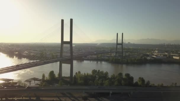 Vista Aérea Del Puente Alex Fraser Durante Vibrante Día Soleado — Vídeo de stock