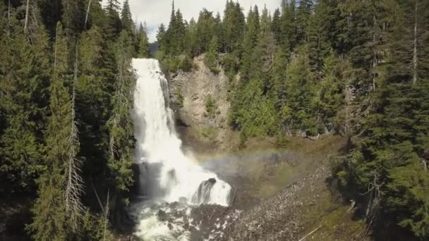 Вид Красивого Водоспаду Олександр Припадає Сонячний Літній День Біля Squamish — стокове відео