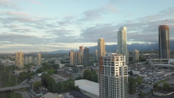 在多云的日子里 现代城市的鸟瞰图 在加拿大不列颠哥伦比亚省温哥华市中心拍摄 — 图库视频影像