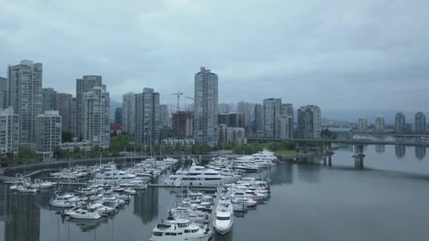 Vista Aérea False Creek Durante Amanecer Nublado Tomado Centro Vancouver — Vídeo de stock