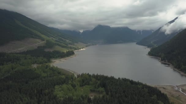 Vista Aérea Del Lago Jones Durante Día Nublado Tomado Cerca — Vídeos de Stock