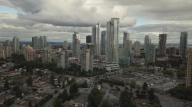 Konut bulutlu bir akşam sırasında hava görünümünü. Alınan Metrotown, Burnaby, büyük Vancouver, Bc, Kanada.