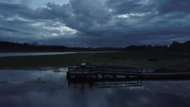 Vue Aérienne Lac Burnaby Pendant Coucher Soleil Saisissant Nuageux Prise — Video