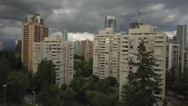 Flygfoto Bostadsbyggnader Molnig Kväll Tagit Metrotown Burnaby Större Vancouver Kanada — Stockvideo