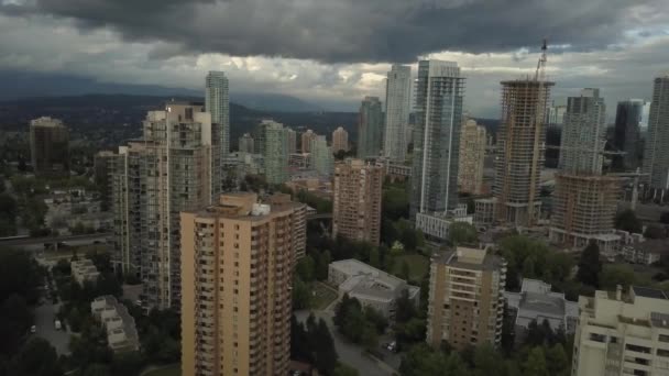 Luftaufnahme Von Wohngebäuden Einem Bewölkten Abend Aufgenommen Metrotown Burnaby Bigger — Stockvideo