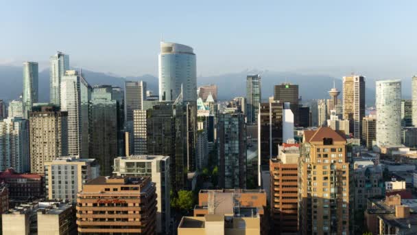 Luchtfoto Van Downtown Stad Commercieel Residentieel Gebouwen Tijdens Een Zonnige — Stockvideo
