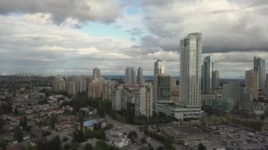 Konut bulutlu bir akşam sırasında hava görünümünü. Alınan Metrotown, Burnaby, büyük Vancouver, Bc, Kanada.