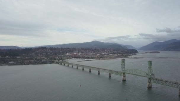 Luchtfoto Van Brug Die Columbia Rivier Van Oregon Naar Washington — Stockvideo