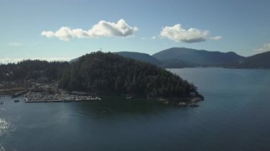 Joffre Gölü, British Columbia, Kanada Buzulu suda bir yansımasıdır güzel manzara.