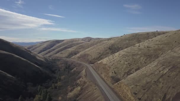 Letecký Pohled Malebné Silnice Prochází Suché Pouštní Krajinu Přijata Oregonu — Stock video