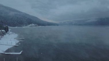 Kış Kanada manzara havadan panoramik görünümü. Balfour, Nelson, yakınındaki Kootenay, British Columbia, Kanada çekilmiş.