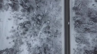 Kanada manzara ve yol kış, British Columbia, Kanada sırasında havadan görünümü.