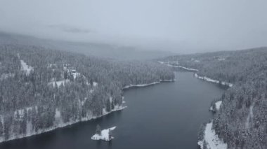 Kış aylarında hava görünümünü Kootenay nehir ve Kanada manzara. Nelson, British Columbia, Kanada alınan.