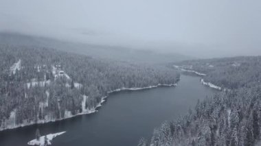 Kış aylarında hava görünümünü Kootenay nehir ve Kanada manzara. Nelson, British Columbia, Kanada alınan.