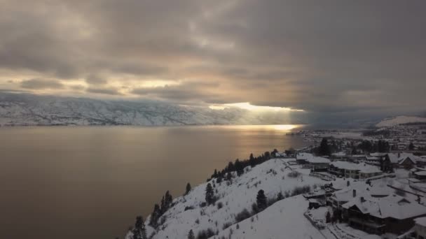 Πανέμορφο Τοπίο Της Μια Αντανάκλαση Του Παγετώνα Νερού Στη Λίμνη — Αρχείο Βίντεο