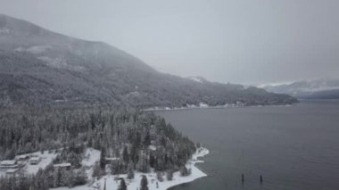 Havadan görünümü güzel Kanada kış manzara. Balfour, Nelson, British Columbia, Kanada yakınlarında alınan.