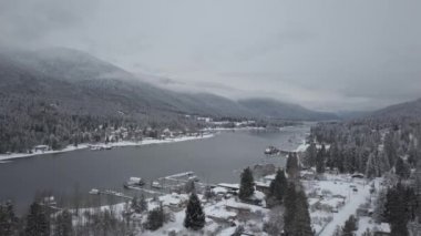 Havadan görünümü güzel Kanada kış manzara. Balfour, Nelson, British Columbia, Kanada yakınlarında alınan.
