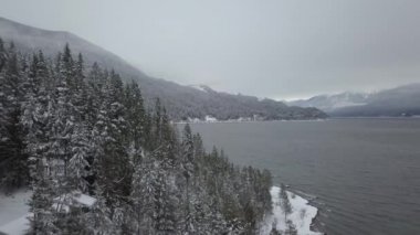 Havadan görünümü güzel Kanada kış manzara. Balfour, Nelson, British Columbia, Kanada yakınlarında alınan.