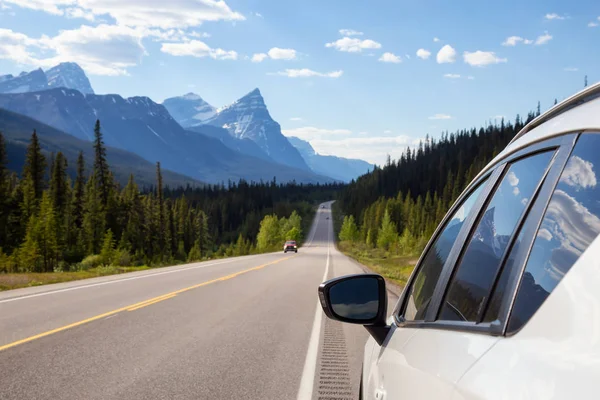 Scenic Road Canadian Rockies Vibrant Sunny Summer Day Taken Icefields — Stock Photo, Image