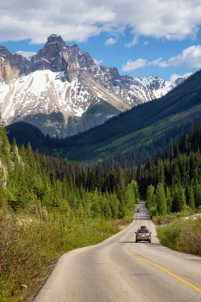 Schilderachtige Weg Canadese Rockies Tijdens Een Levendige Zonnige Zomerdag Genomen — Stockfoto