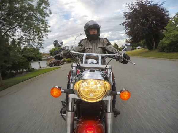 Mann Mit Motorrad Auf Der Straße Aufgenommen Surrey Bigger Vancouver — Stockfoto