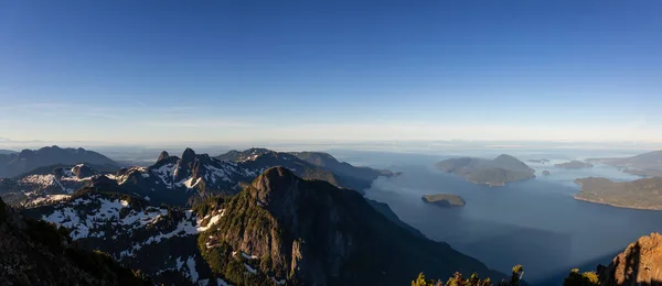 Vista Panorâmica Paisagem Howe Sound Durante Vibrante Nascer Sol Verão — Fotografia de Stock