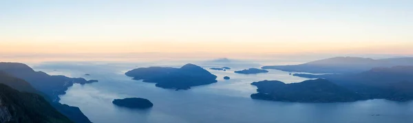 Vista Panorâmica Paisagem Howe Sound Durante Vibrante Nascer Sol Verão — Fotografia de Stock