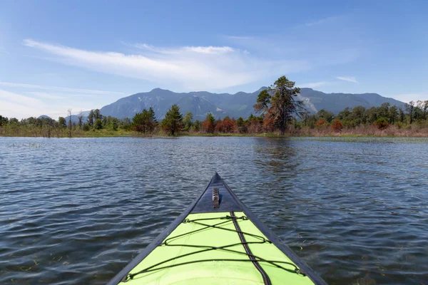 Harrison nehirde bir güzel ve canlı yaz gün boyunca kayak. Vancouver, British Columbia, Kanada doğusunda yer alan.