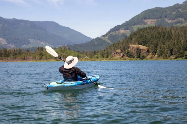 Kajakpaddling Harrison Floden Vacker Och Levande Sommardag Ligger Öster Vancouver — Stockfoto