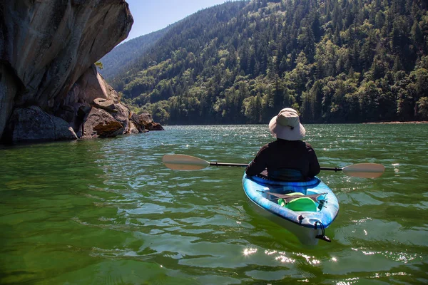 Kajakpaddling Harrison Floden Vacker Och Levande Sommardag Ligger Öster Vancouver — Stockfoto