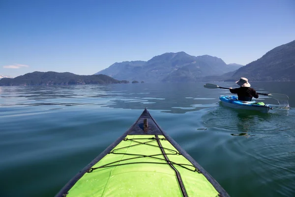 Kajakpaddling Harrison Sjön Vacker Och Levande Sommardag Ligger Öster Vancouver — Stockfoto