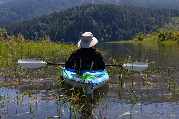 Kajakpaddling Harrison Floden Vacker Och Levande Sommardag Ligger Öster Vancouver — Stockfoto