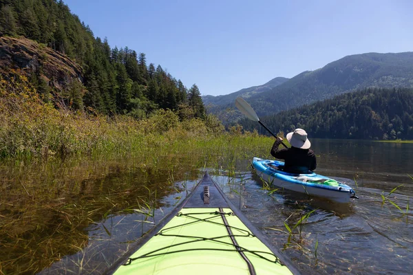 Kajakpaddling Harrison Floden Vacker Och Levande Sommardag Ligger Öster Vancouver — Stockfoto